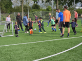 Laatste training S.K.N.W.K. JO7-1 (partijtje tegen de ouders) van maandag 27 mei 2024 (173/180)